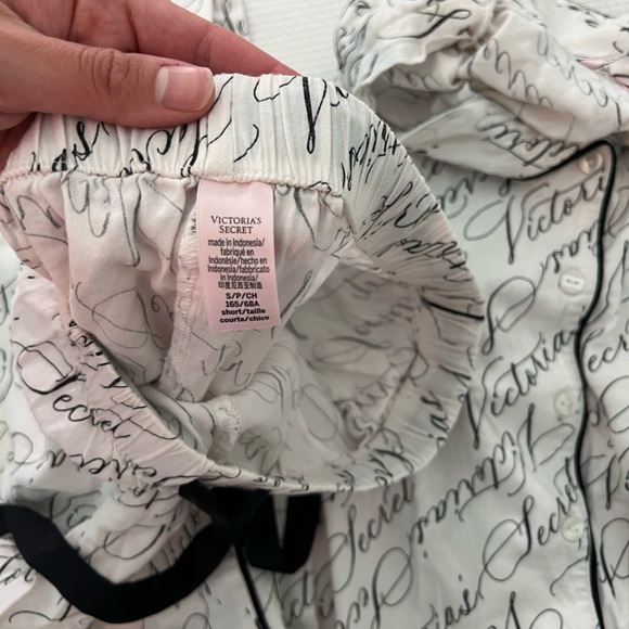 Victoria's Secret Flannel White Script Long Pajama Set Size Small - Picture 5 of 8
